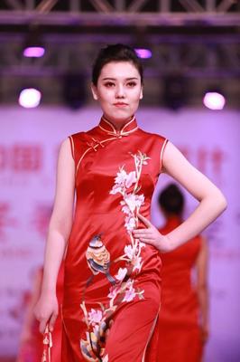 霓裳羽衣舞丝路繁华 盛世欢歌谱时代新篇——2019中国新疆喀什丝路文化冬春服装节开幕